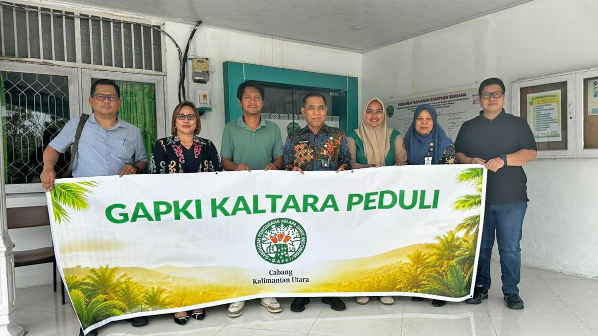 GAPKI-Kaltara-sumbang-masker InfoSAWIT