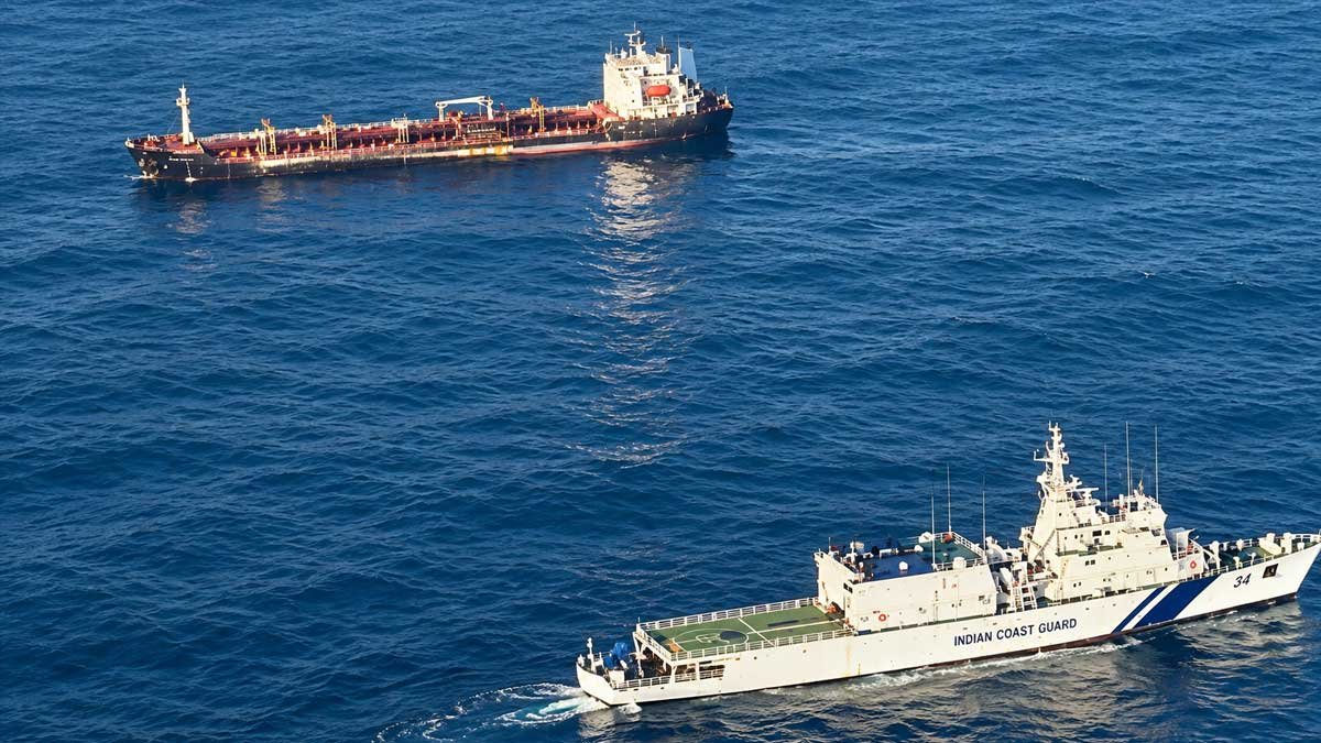 Kapal-Tanker-CPO-Miring InfoSAWIT